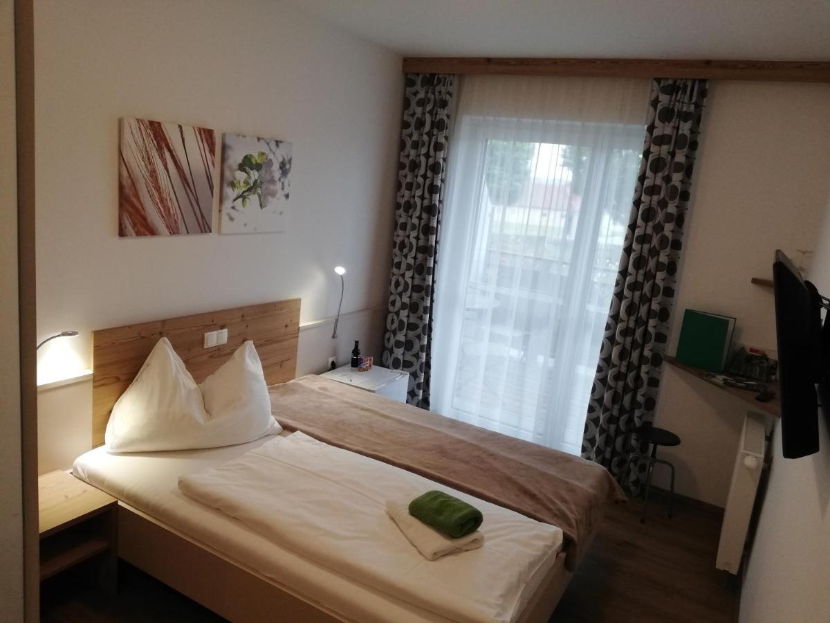 Hotel & Fruehstueckspension Raabtal Feldbach  Exterior photo